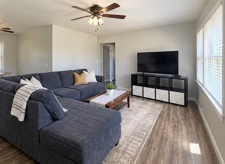 3 bed, 1.5 bath, 1221 sqft, $1,300 — Photo 2