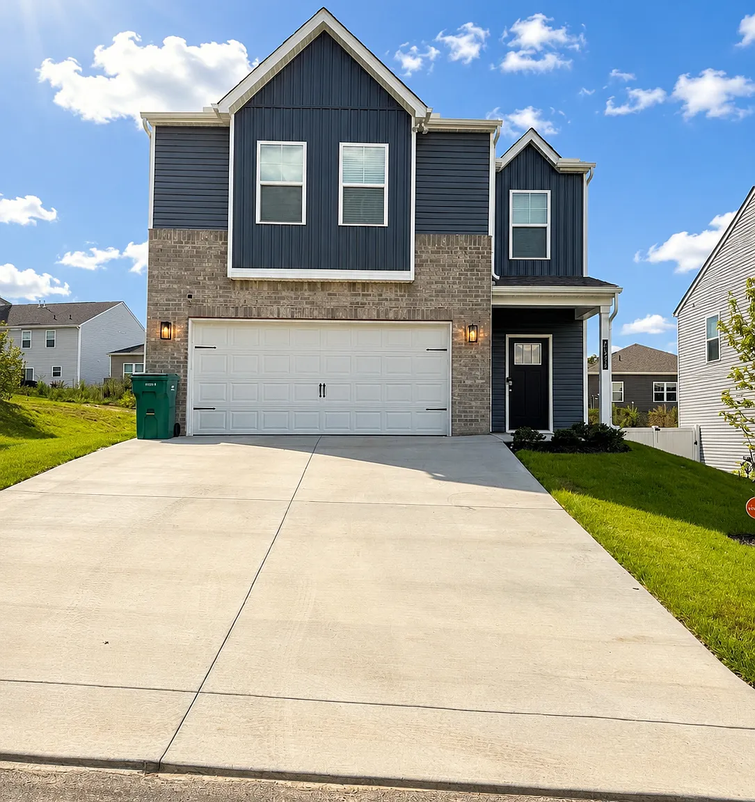 3 bed, 2.5 bath, 1645 sqft, $2,450 — Photo 1