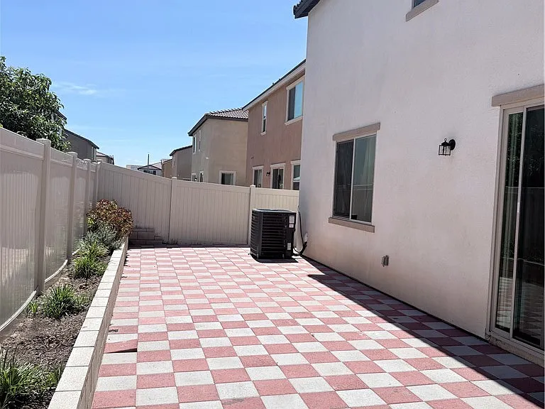 729 Sumac — Photo 22