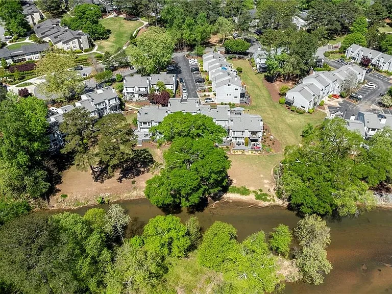 1009 Riverbend Club Dr SE — Photo 15