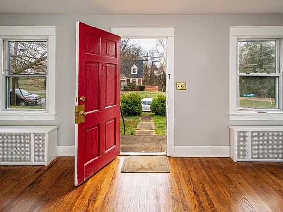 4th image of 4521 Fairmont Ave