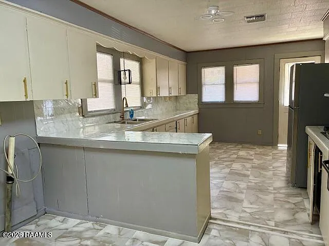 144 Lilly St — Photo 4