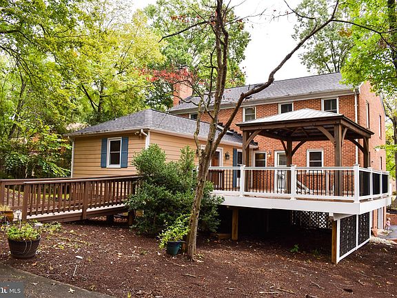 3rd image of 404 Camden Dr