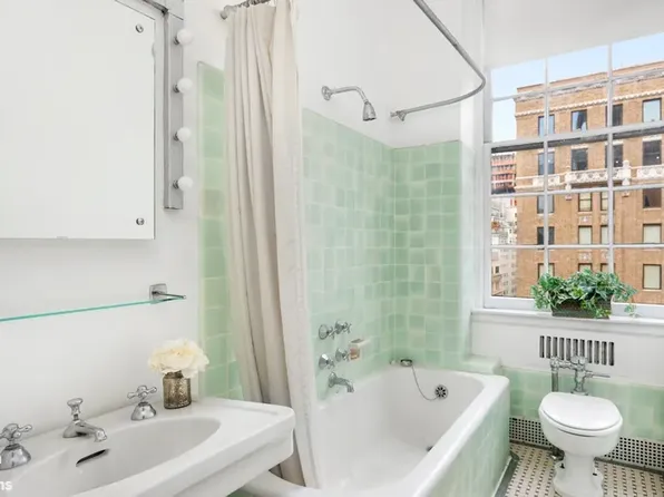 1001 Park Avenue image 11 of 16