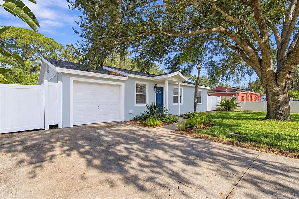 3 bed, 2.0 bath, 1445 sqft, $2,875 — Photo 3