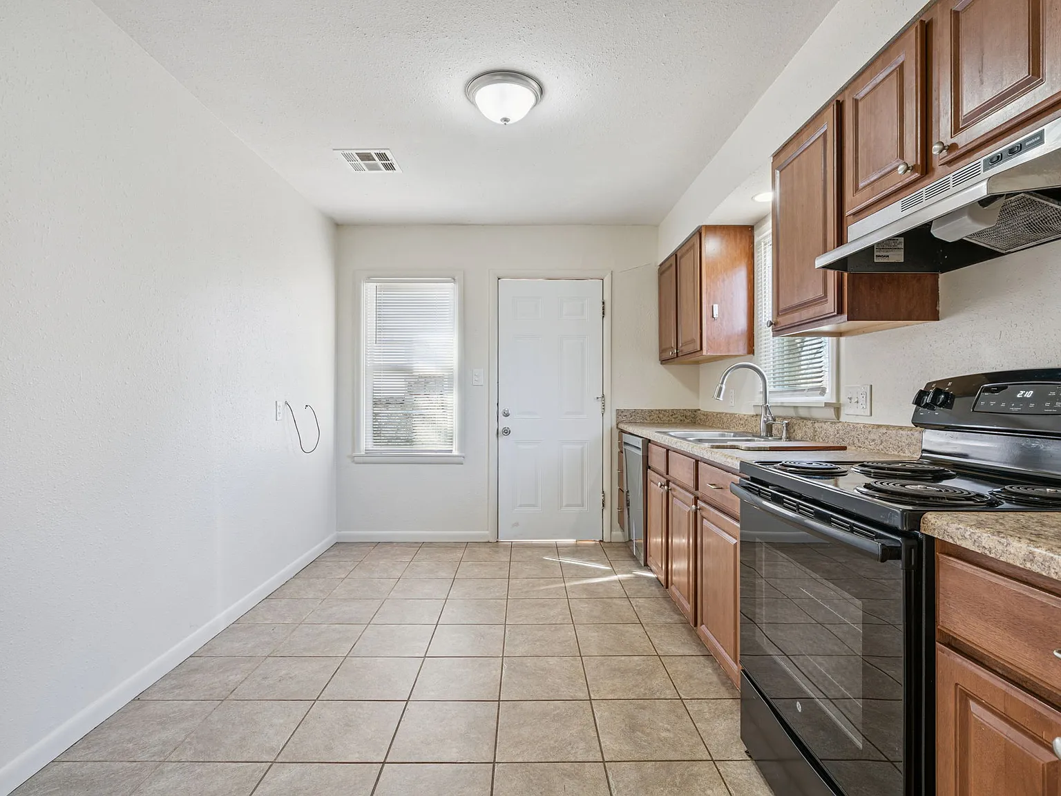 3 bed, 1178 sqft, $1,225 — Photo 4