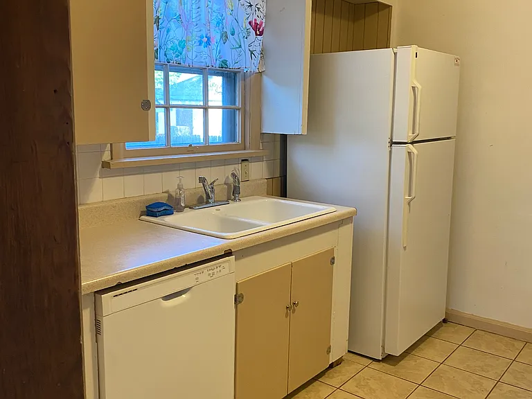 410 Harrison St — Photo 3