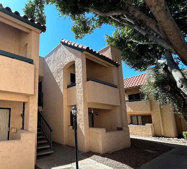 Laurel Lane — Photo 12