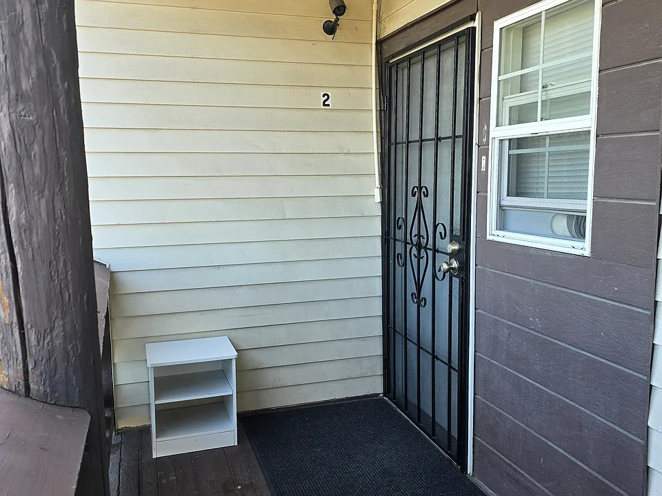 650 Main St #2
