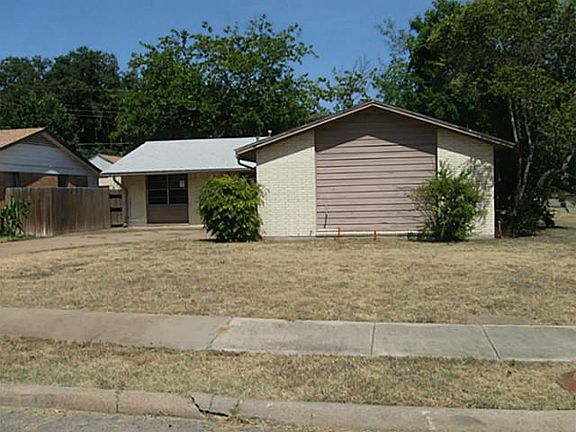 2nd image of 422 Vivion St
