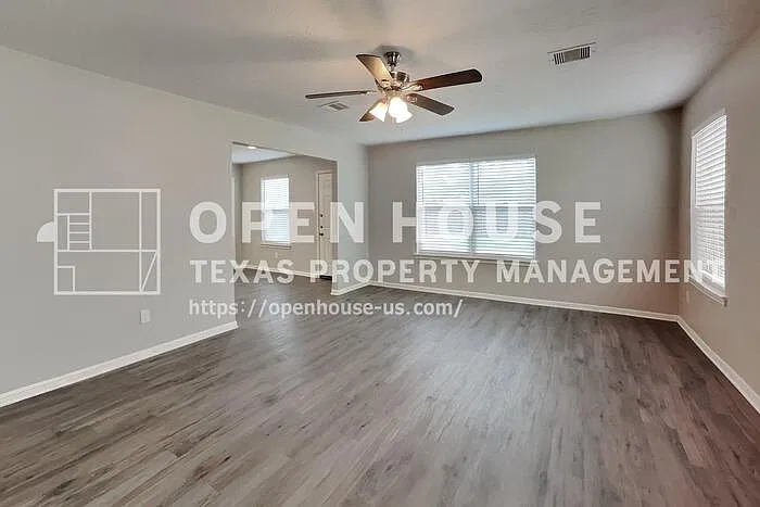 4 bed, 2.5 bath, 2060 sqft, $2,090 — Photo 4