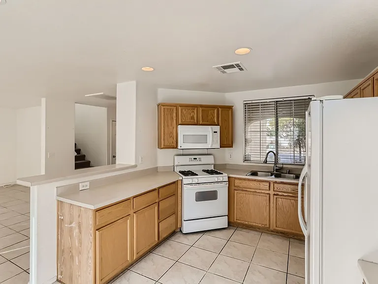 2537 Begonia Valley Ave — Photo 6