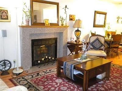 4th image of 475 Hawthorne Dr