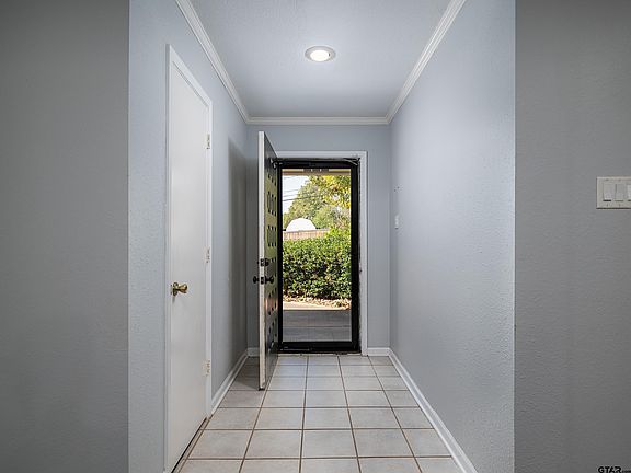4th image of 2802 Sweetgum Ln