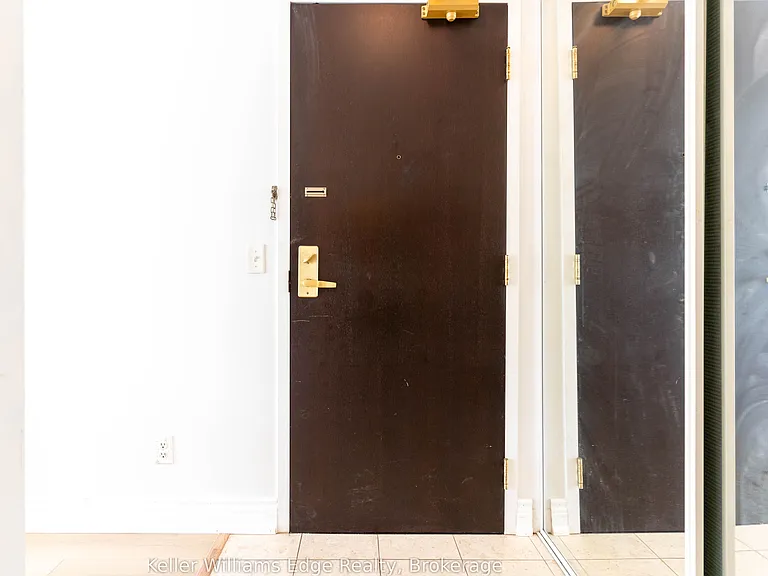 30 Grand Trunk Cres W #2001 — Photo 21