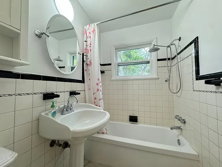 73 Eugenia St #UPPER LEVEL — Photo 22
