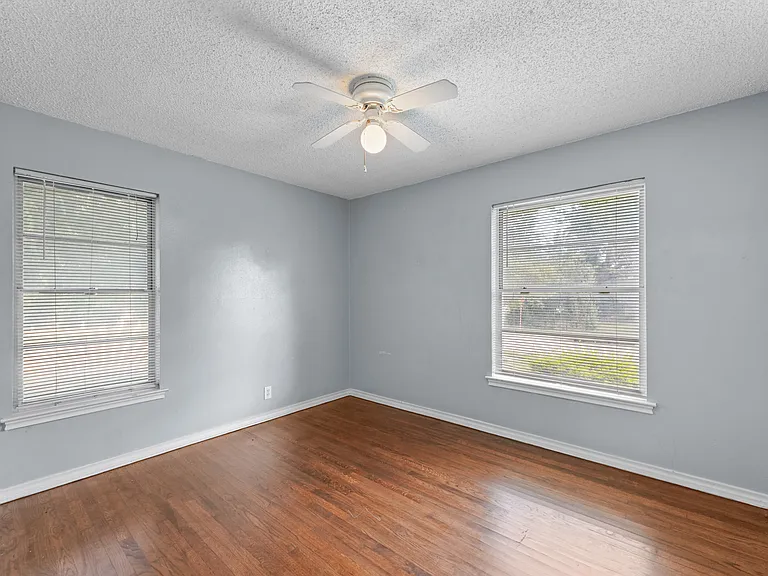 2829 Tolosa Dr — Photo 8