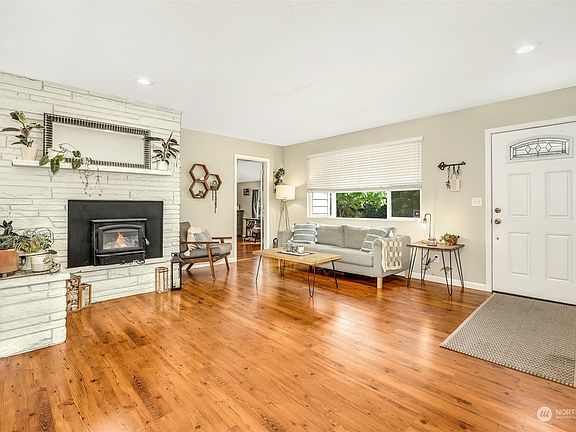 4th image of 19007 71st Avenue NE