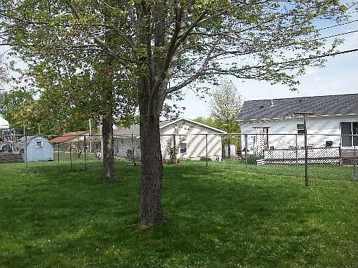 3rd image of 723 Houston Dr