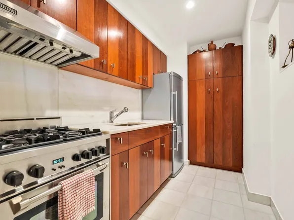 30-44 29th Street image 5 of 15