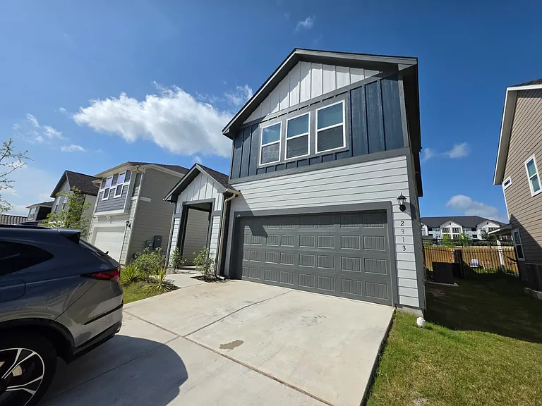 2913 Tavern Dr — Photo 1
