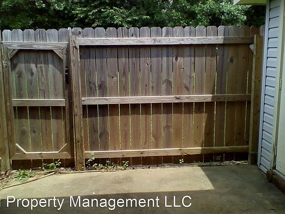 4th image of 104 Helen Cir #A