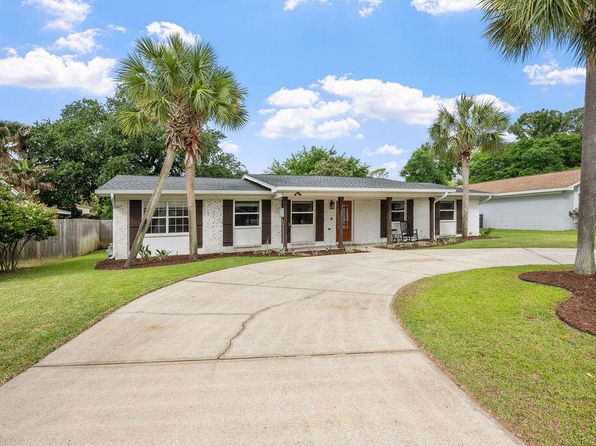 321 Saint Andrews Dr, Niceville, FL 32578