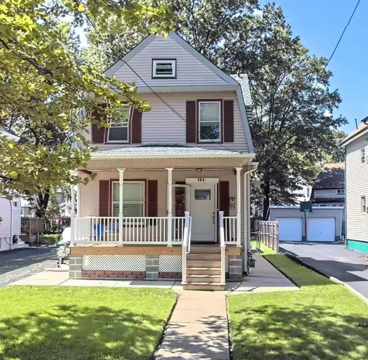 4 bed, $3,850 — Photo 1