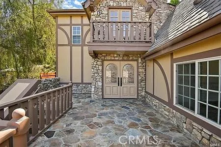3 bed, 5.0 bath, 2400 sqft, $6,495 — Photo 2