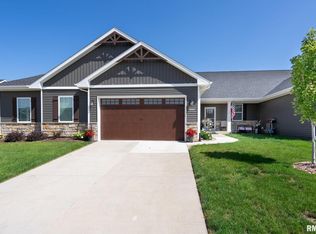 3044 Mary Leigh Dr, Bettendorf, IA 52722