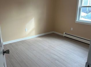 67 W 4th St #1, Lowell, MA 01850