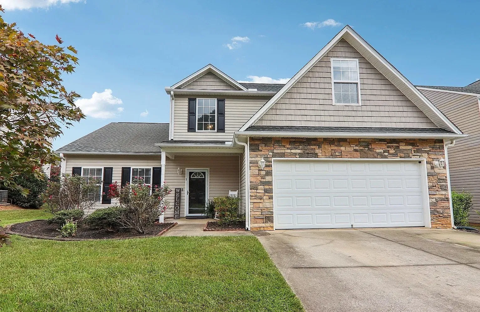 4 bed, 2.5 bath, 2447 sqft, $2,295 — Photo 1