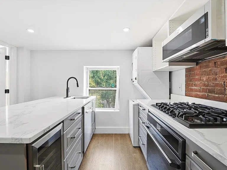 216 6th St #3 — Photo 4