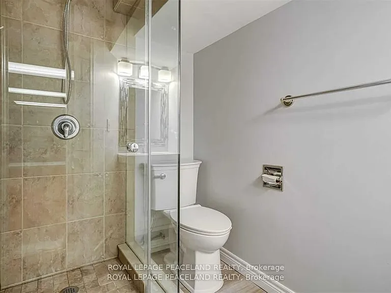 50 Manor Rd E — Photo 15