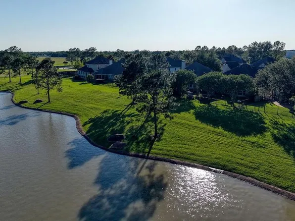 1575 Garden Lakes Dr, Friendswood, TX 77546