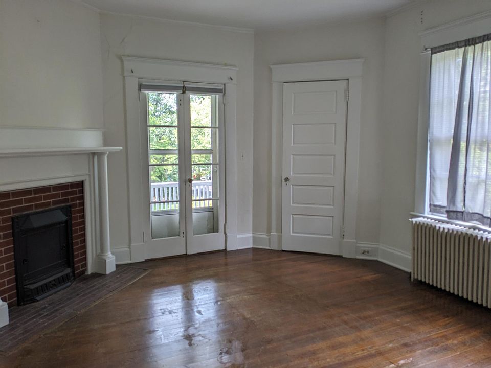 West/North bedroom