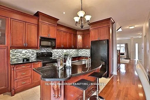 1339 Woodbine Ave #UPPER — Photo 4
