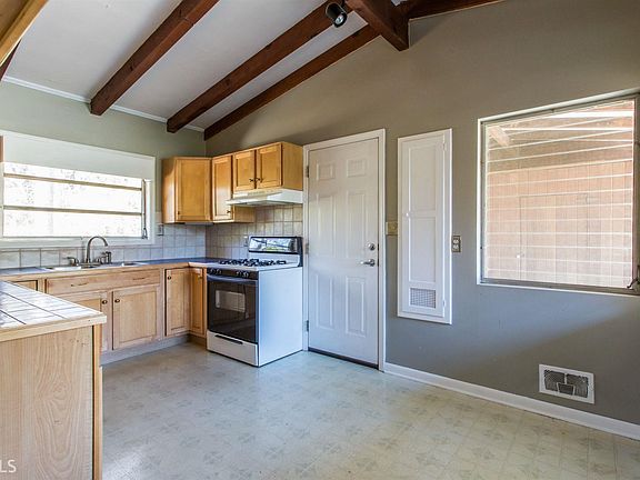 3rd image of 640 Oakland Dr SE