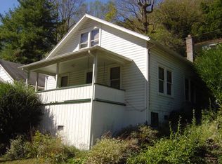 938 Cook St, Mullens, WV 25882