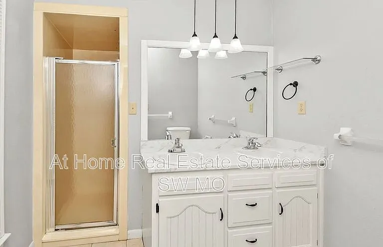 834 E Manchester Dr — Photo 12