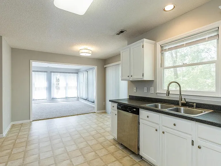112 Kronos Ln — Photo 7