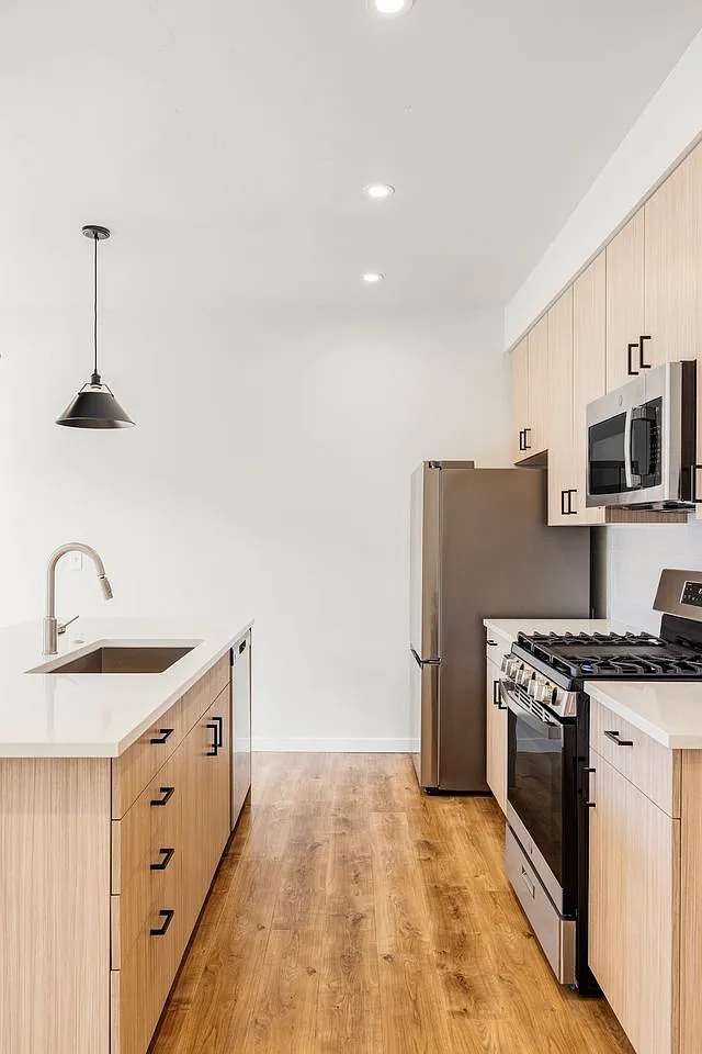 1 bed, 700 sqft, $2,150 — Photo 3