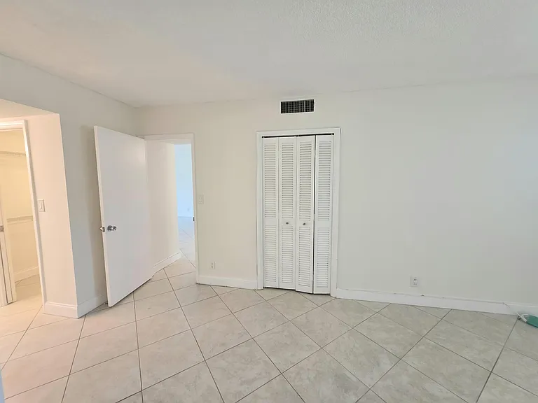 3100 NE 48th Ct #113 — Photo 32
