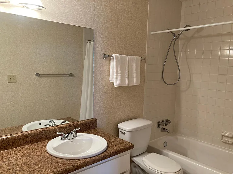 1034 Riverbend Club Dr SE — Photo 17