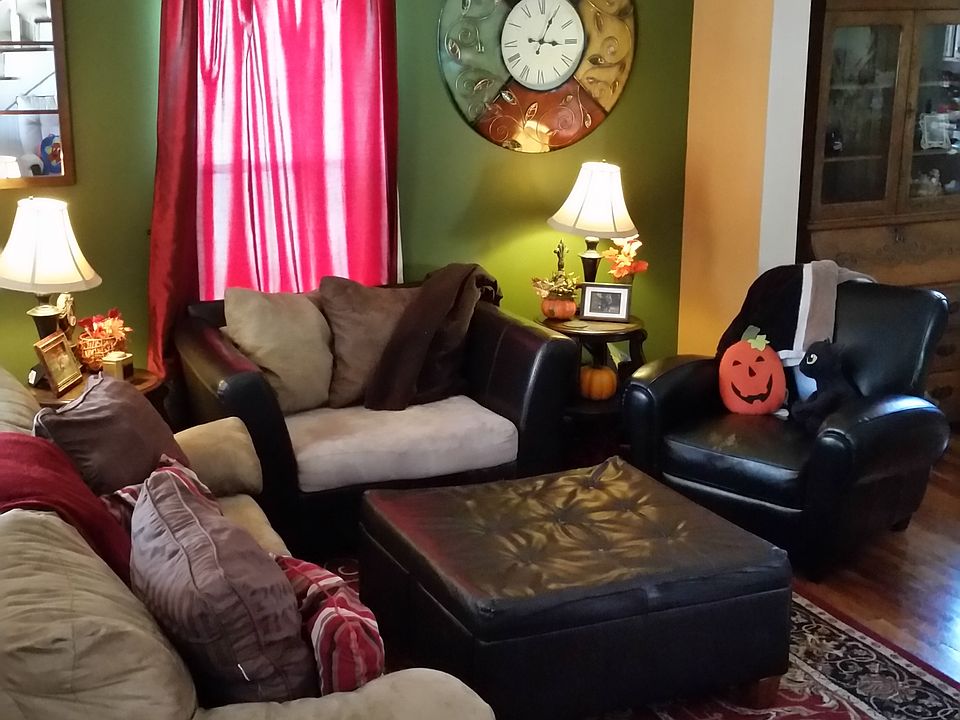 2nd image of 208 E 11th St