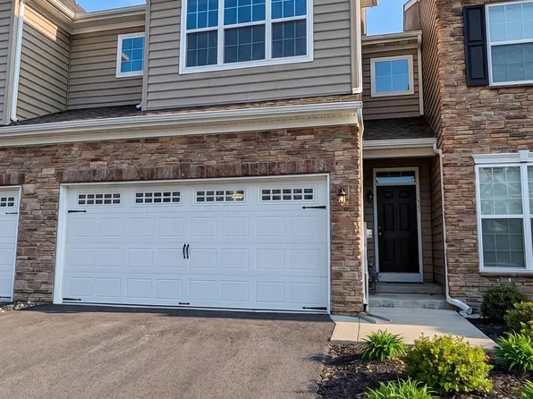 389 Redclover Ln, Allentown, PA 18104