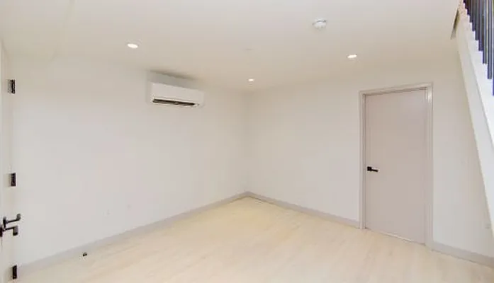 Rented by Voro New York | media 7