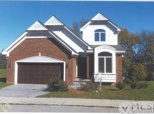 6505 Leigh Holw, West Bloomfield, MI 48322