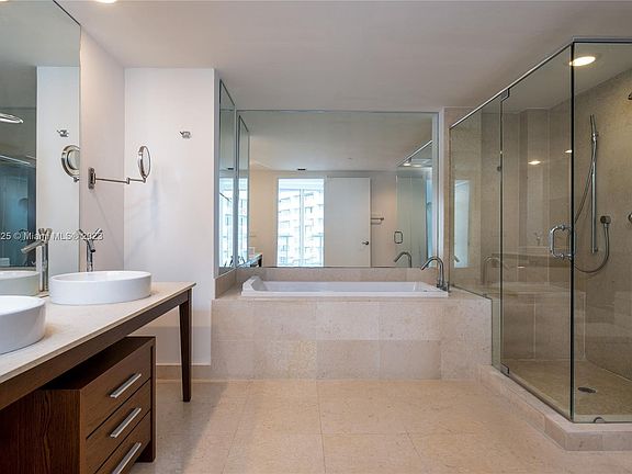 5th image of 495 Brickell Ave #0