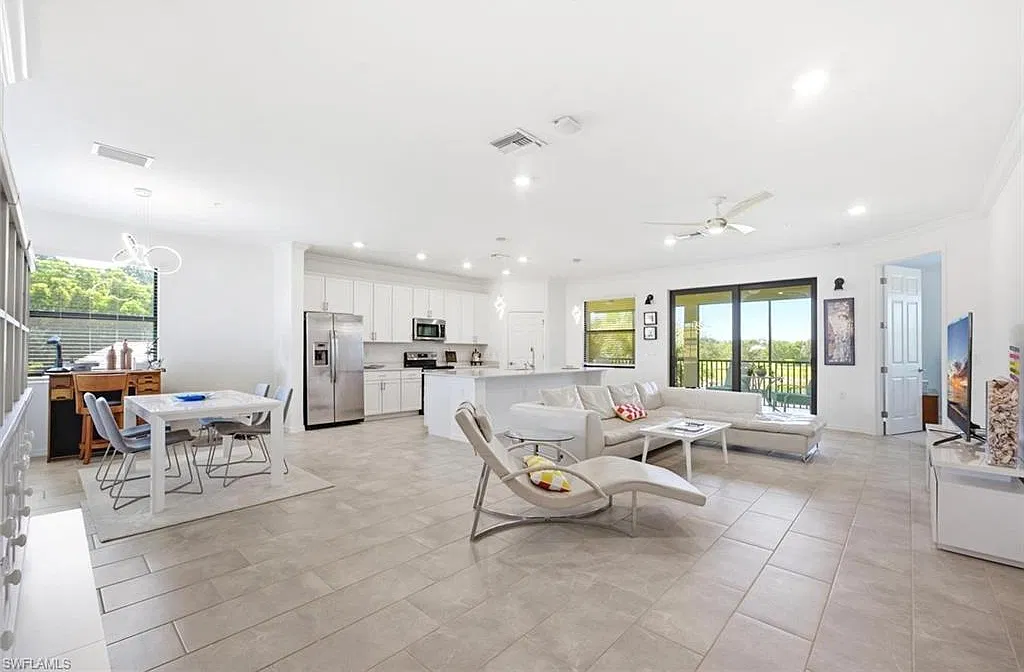 3 bed, 2.0 bath, 2110 sqft, $7,500 — Photo 3